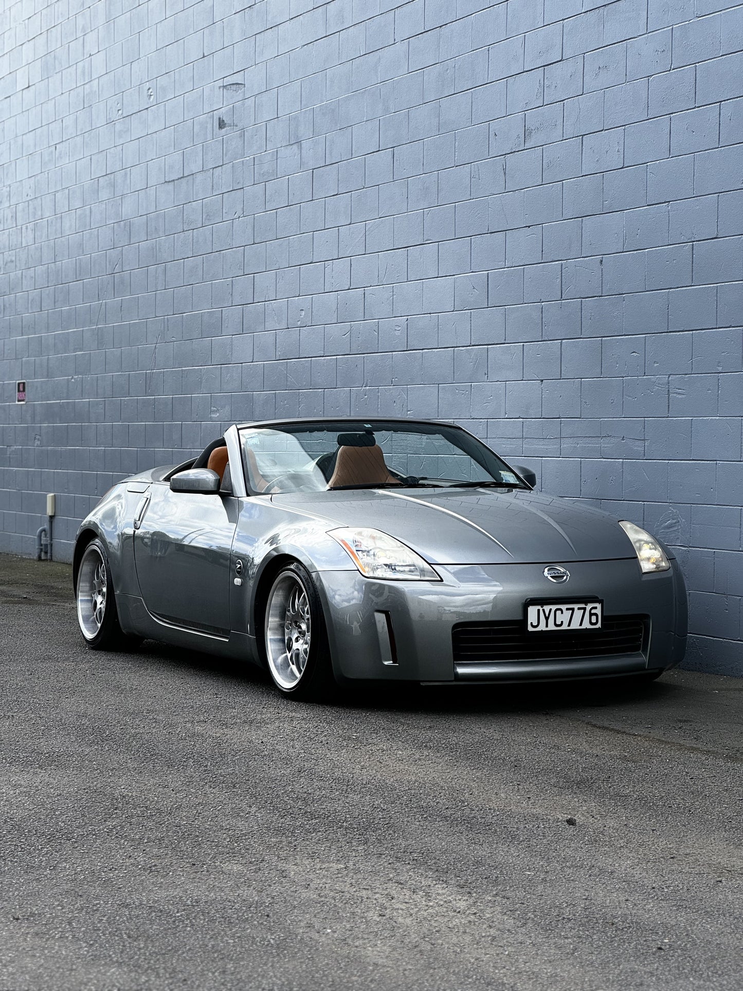 Nissan 350z - Manual Convertible