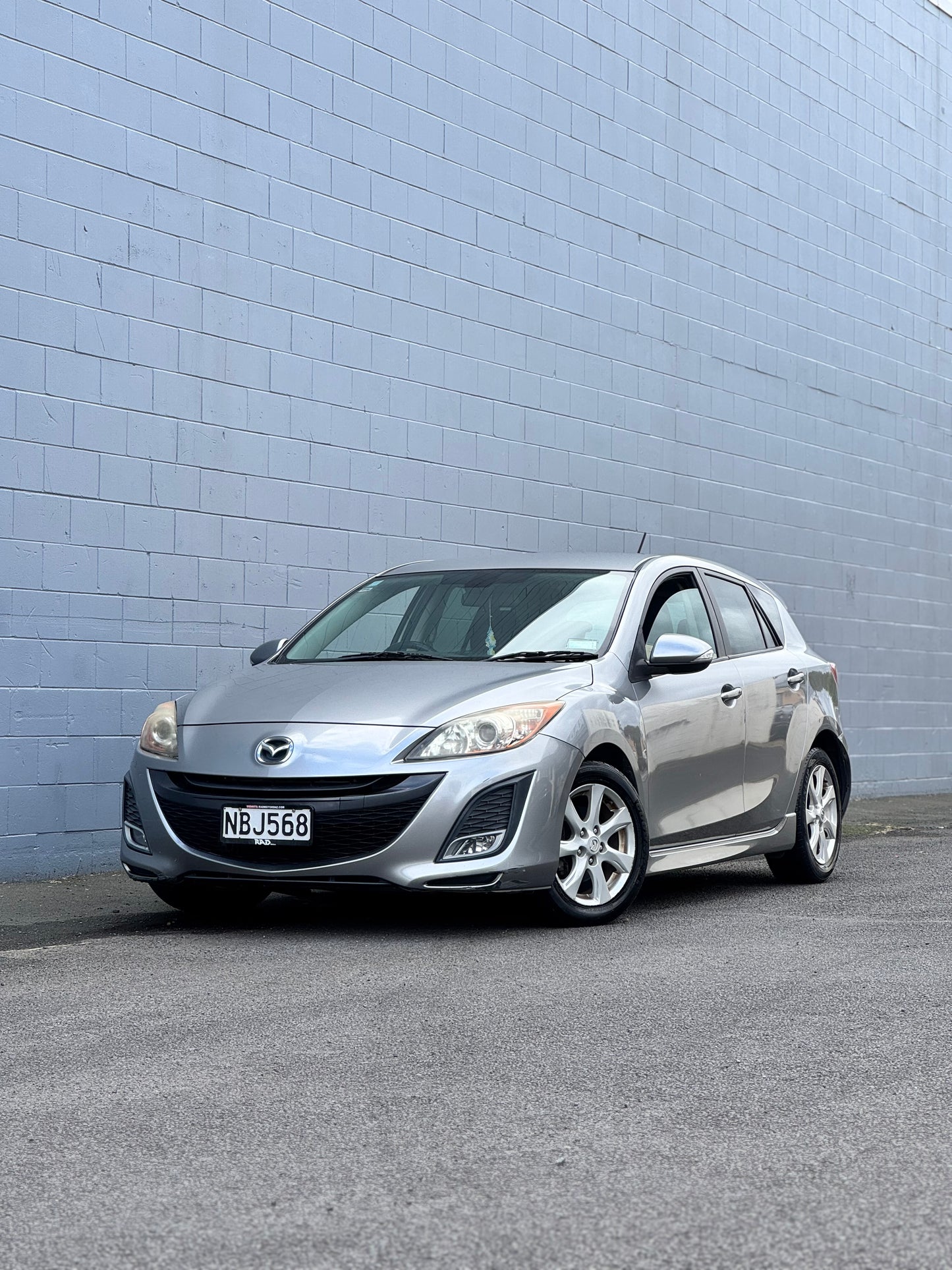 Mazda Axela - 2L!