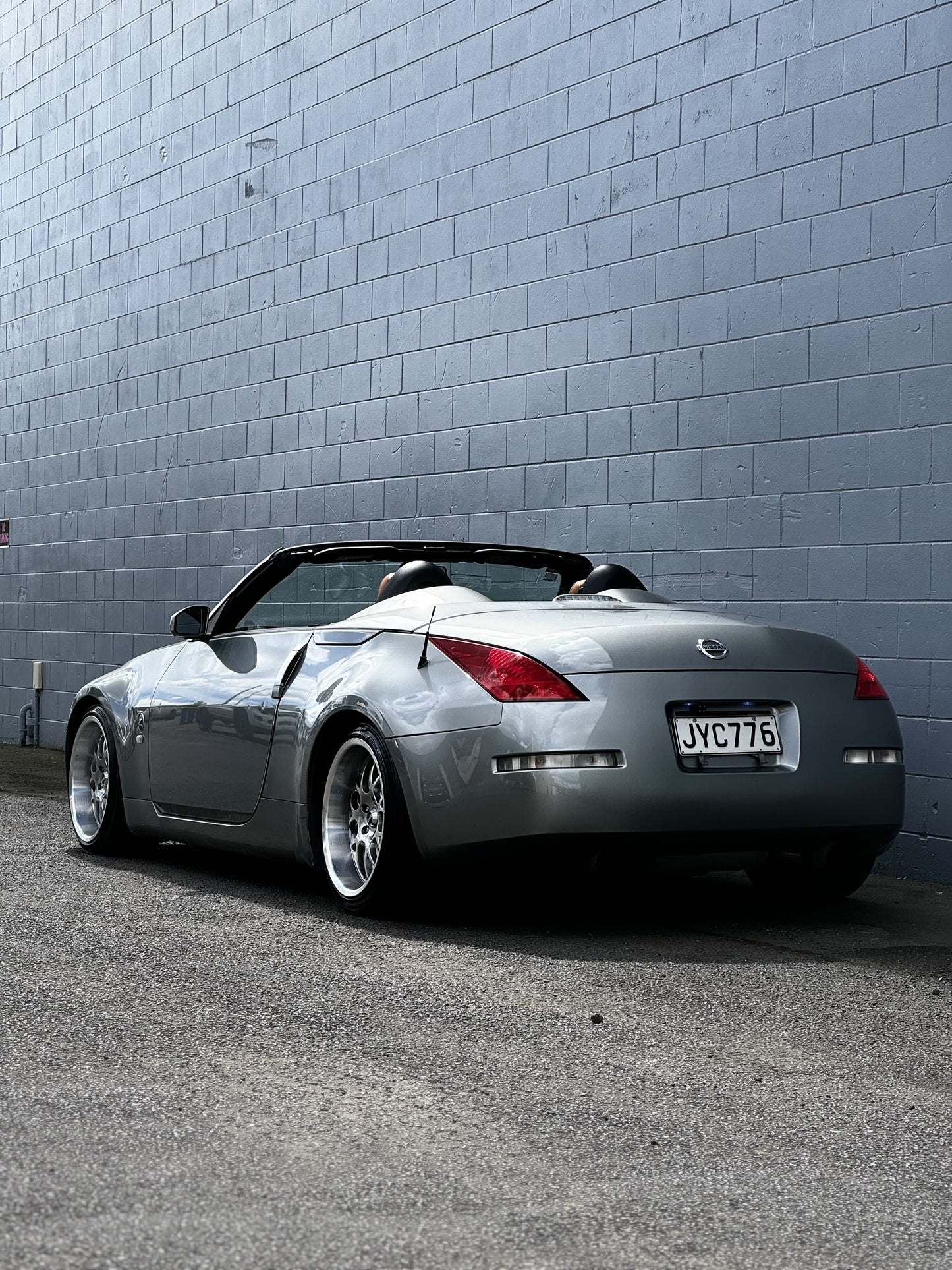 Nissan 350z - Manual Convertible