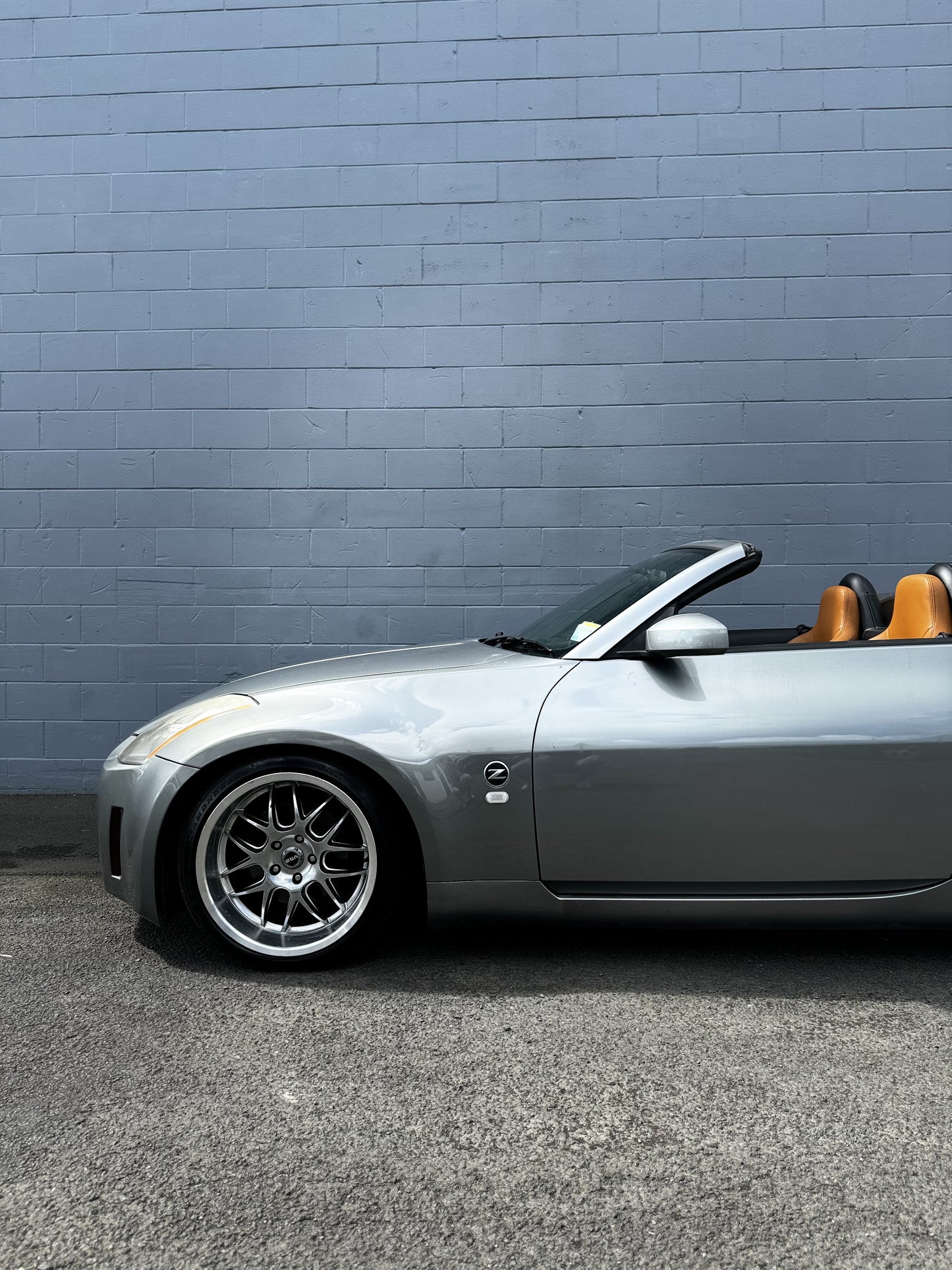 Nissan 350z - Manual Convertible
