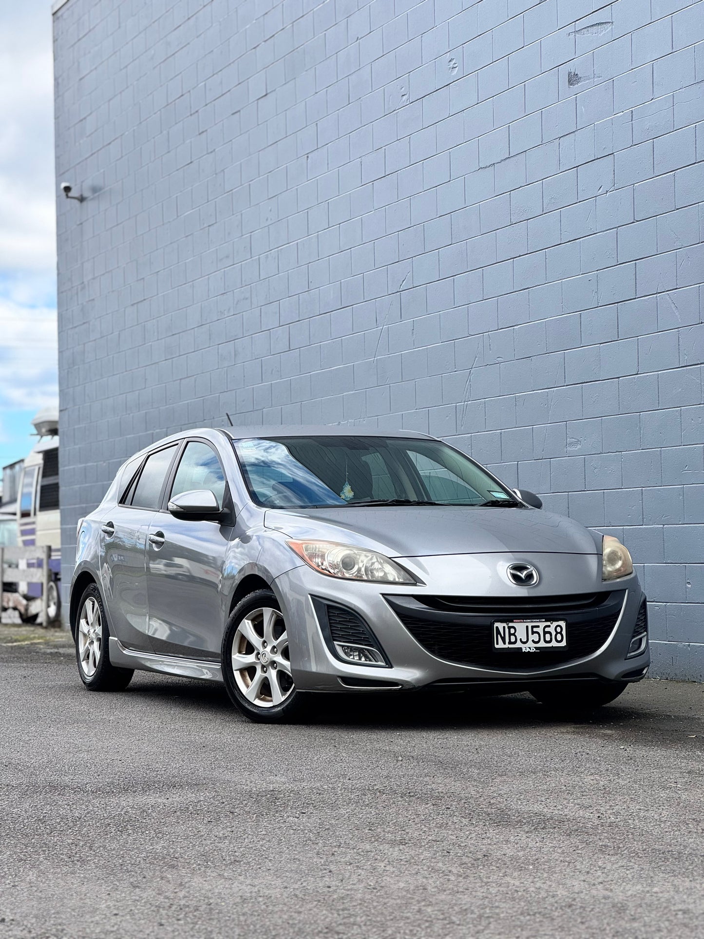 Mazda Axela - 2L!