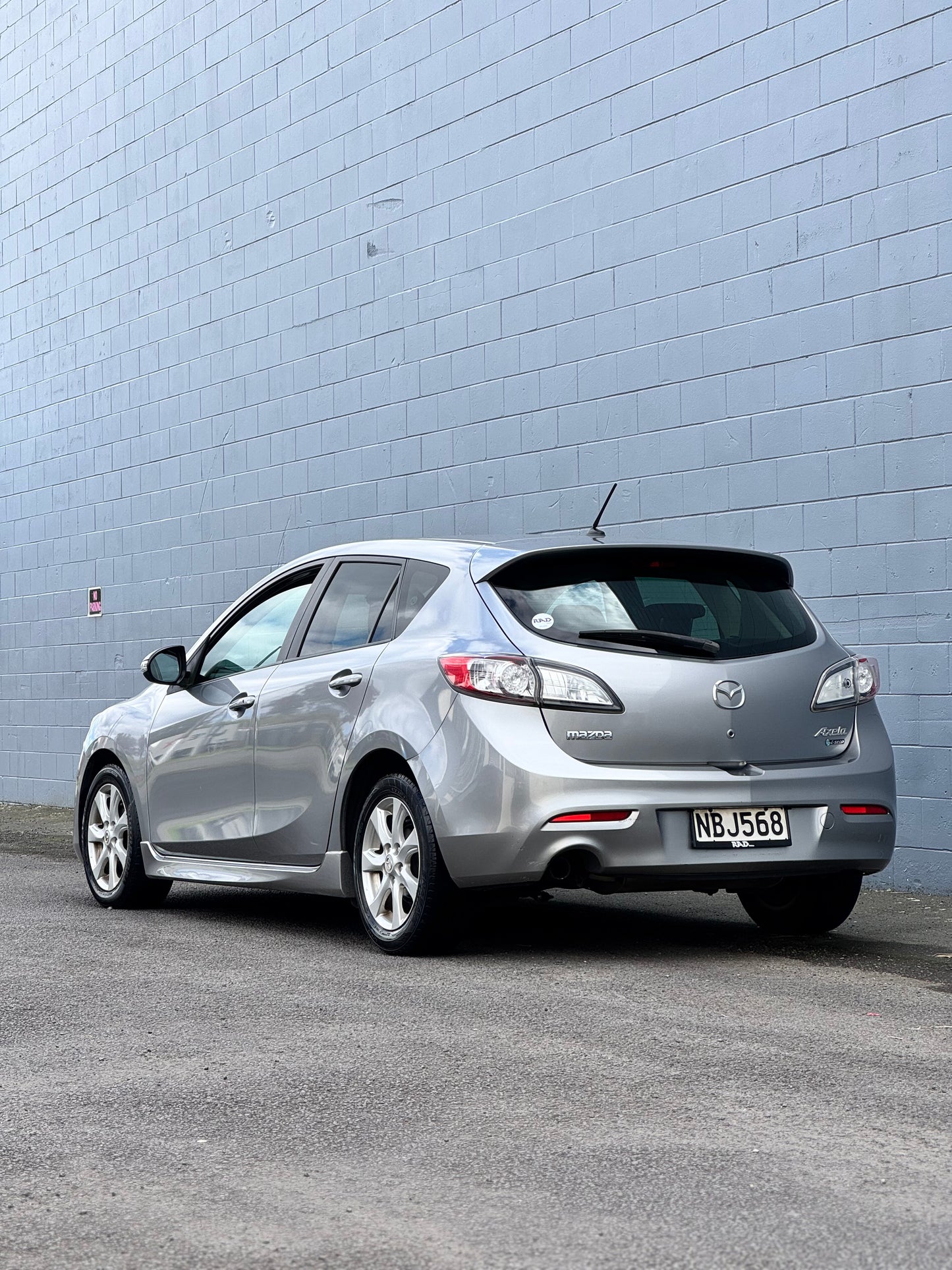 Mazda Axela - 2L!