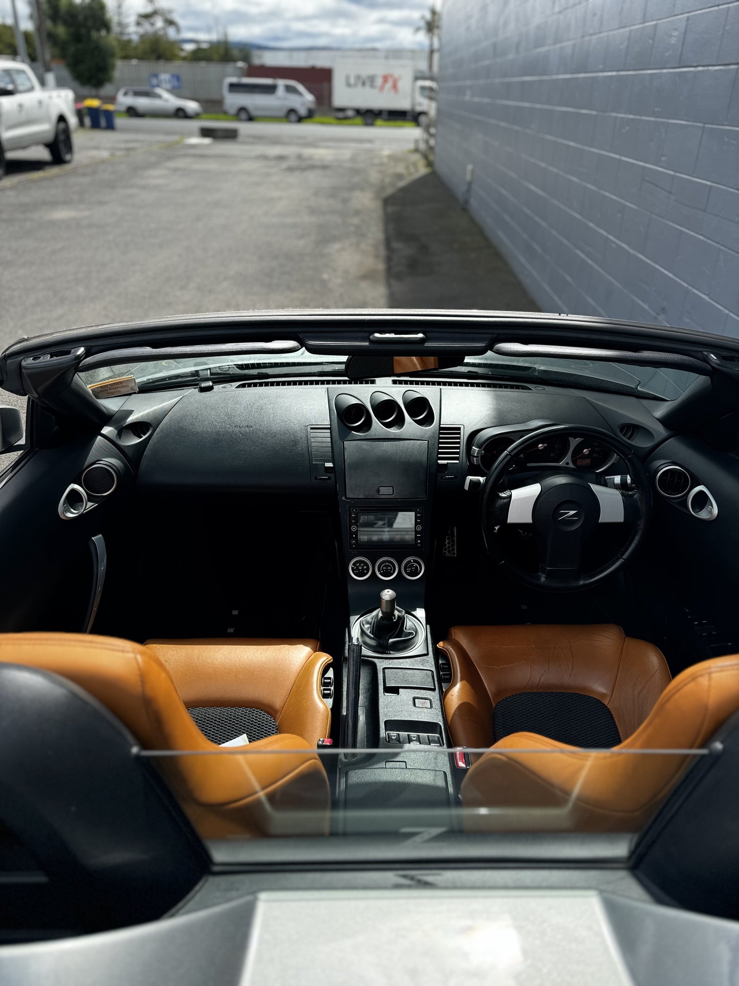 Nissan 350z - Manual Convertible