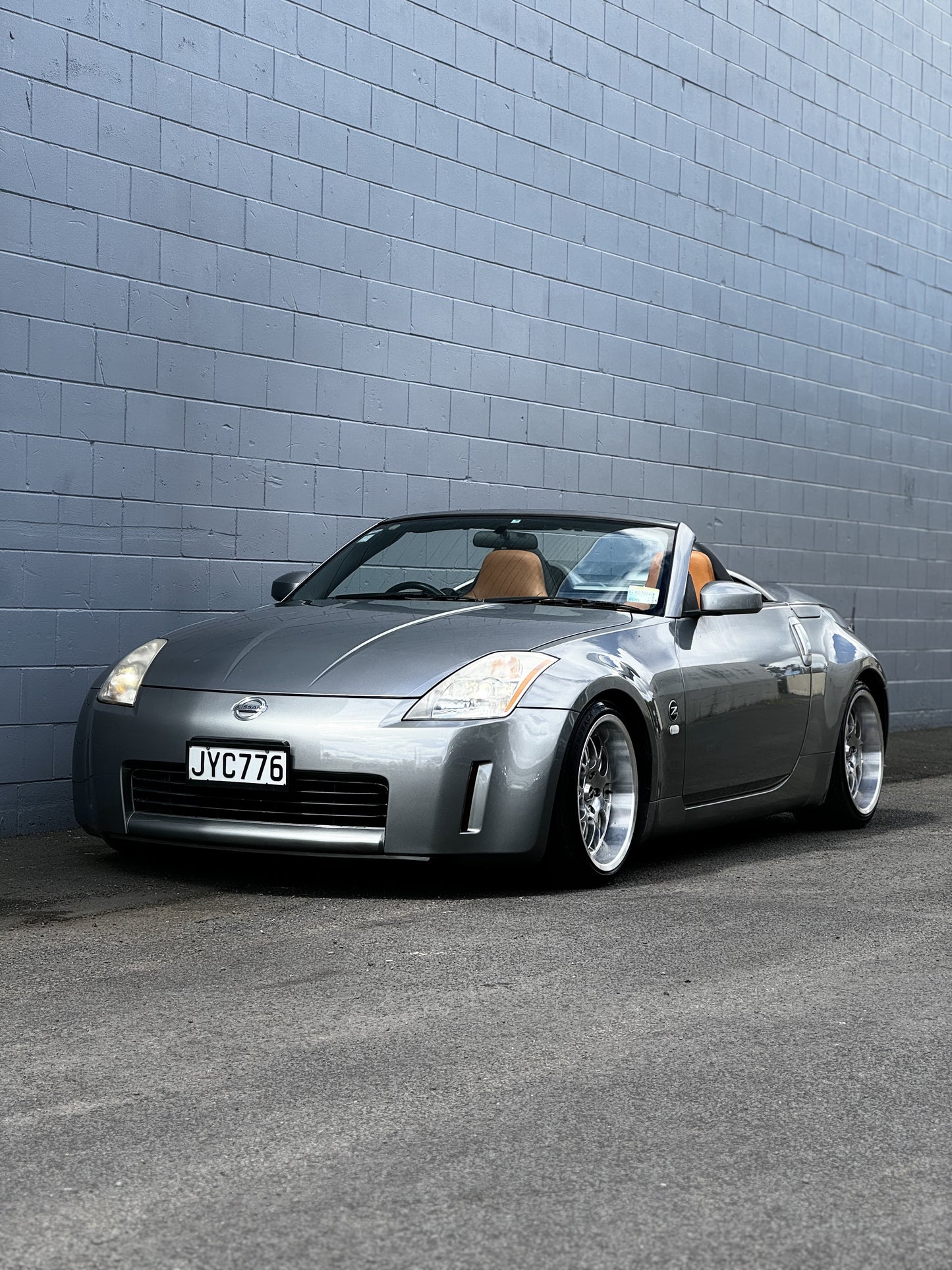 Nissan 350z - Manual Convertible