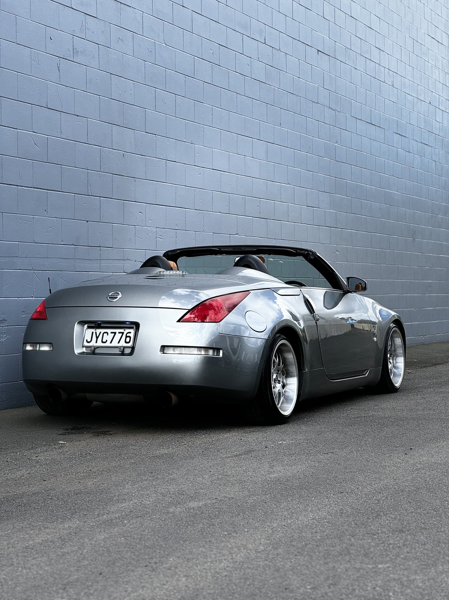 Nissan 350z - Manual Convertible