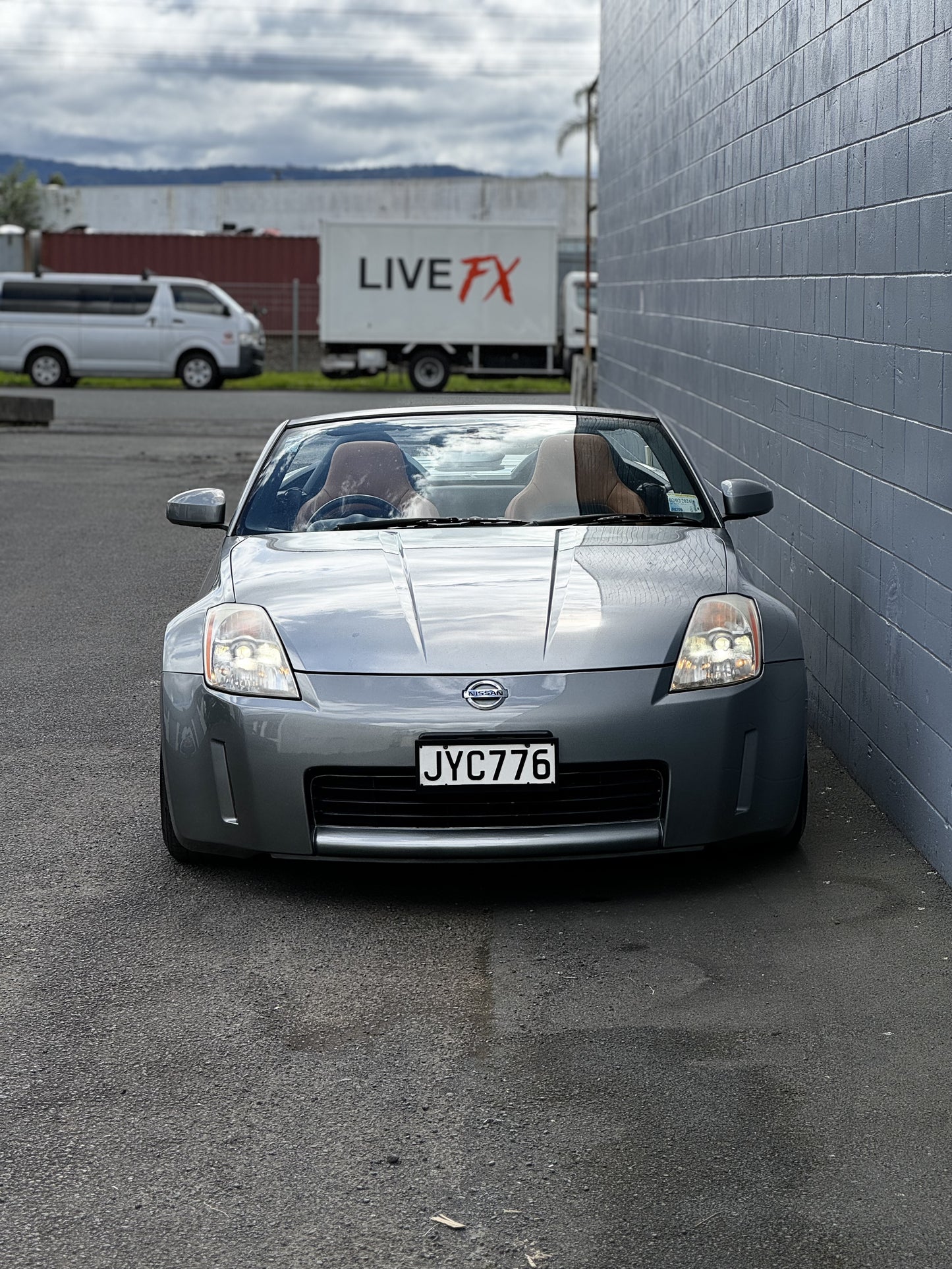 Nissan 350z - Manual Convertible