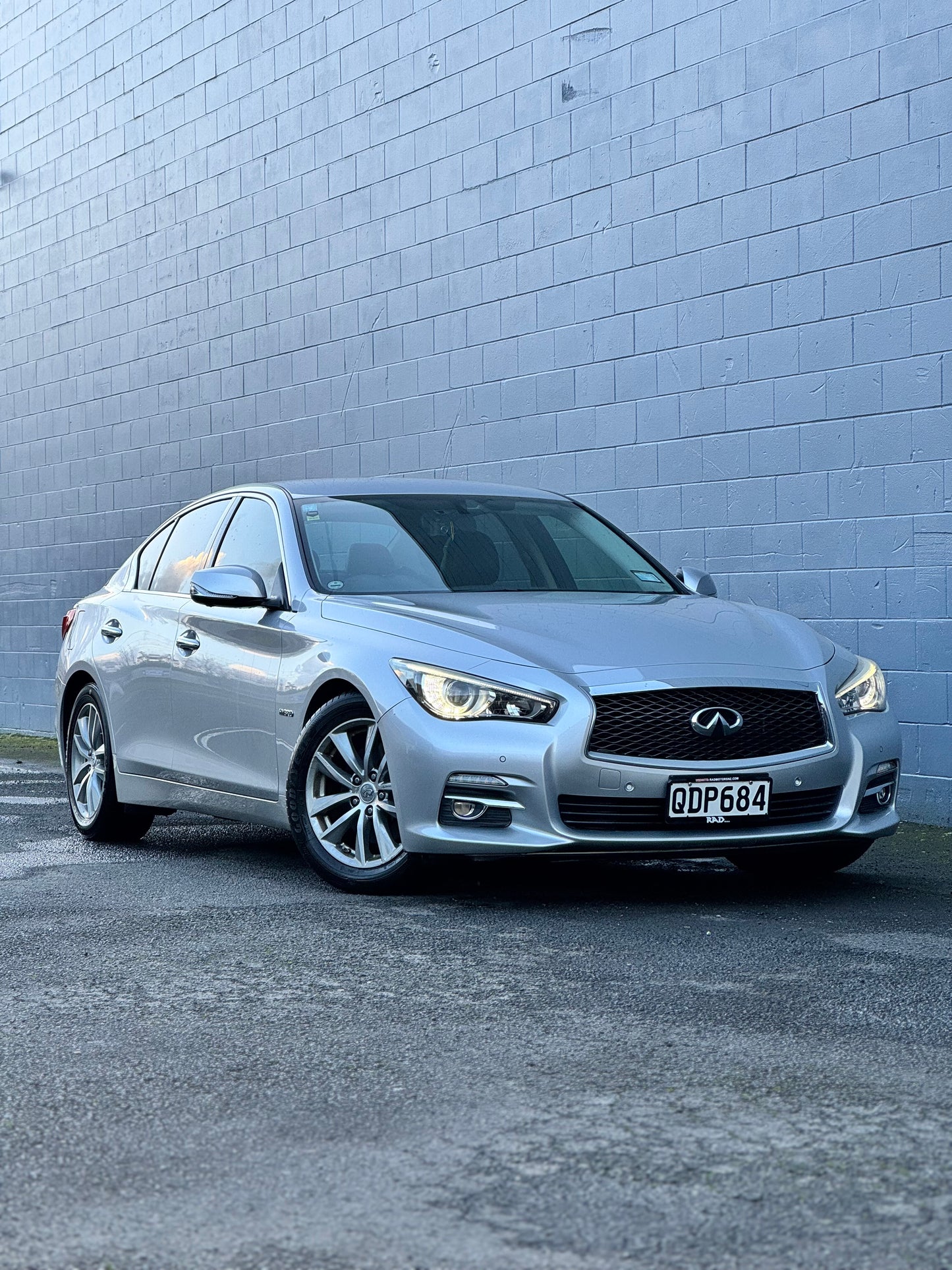 Nissan Skyline - Hybrid 350GT!