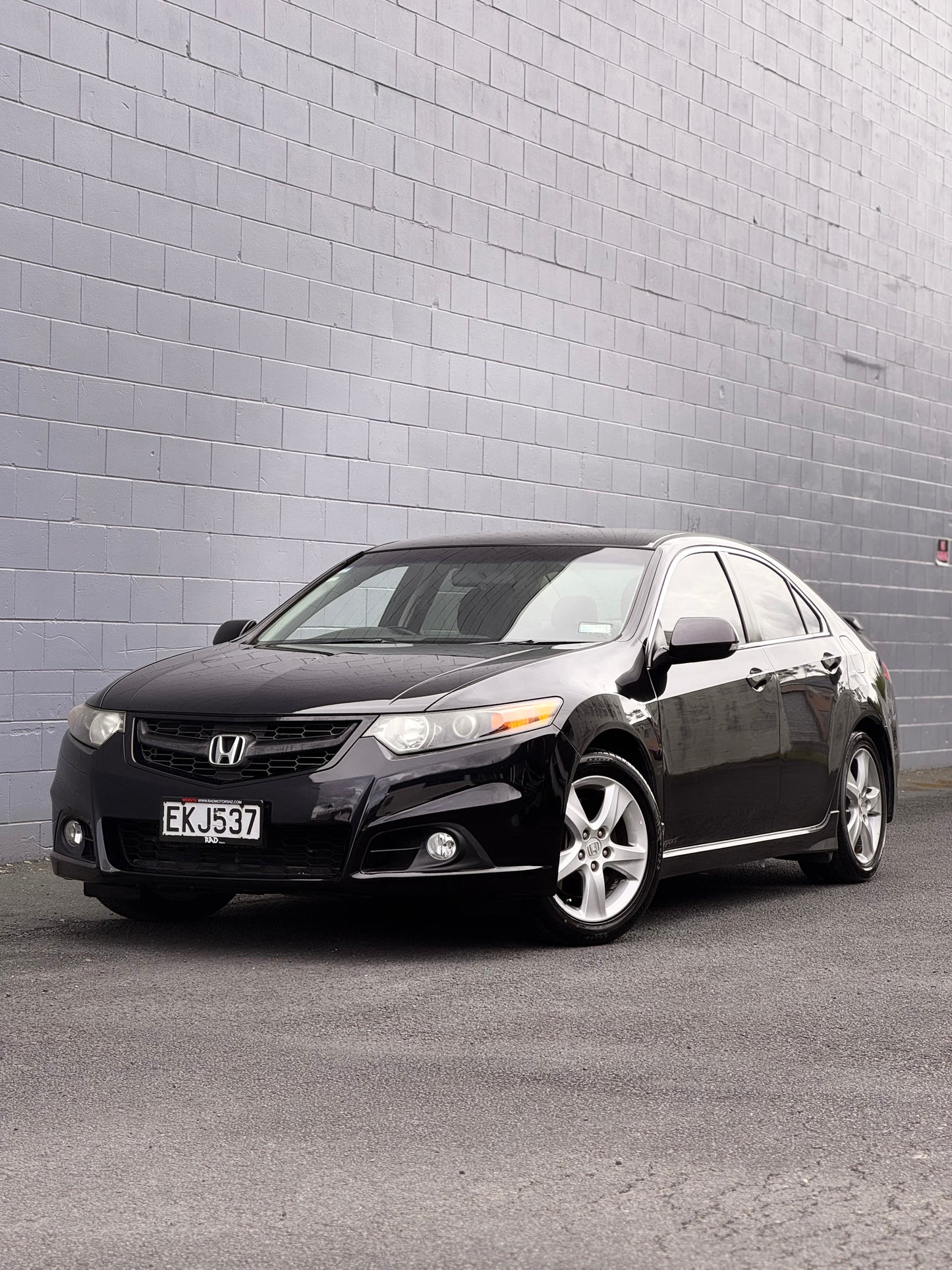 Honda Accord - 6 Speed Manual!