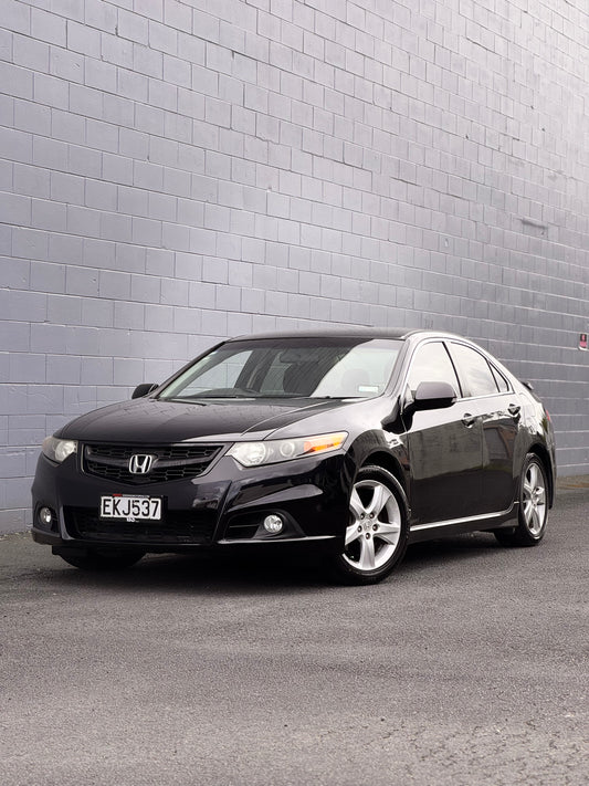 Honda Accord - 6 Speed Manual!