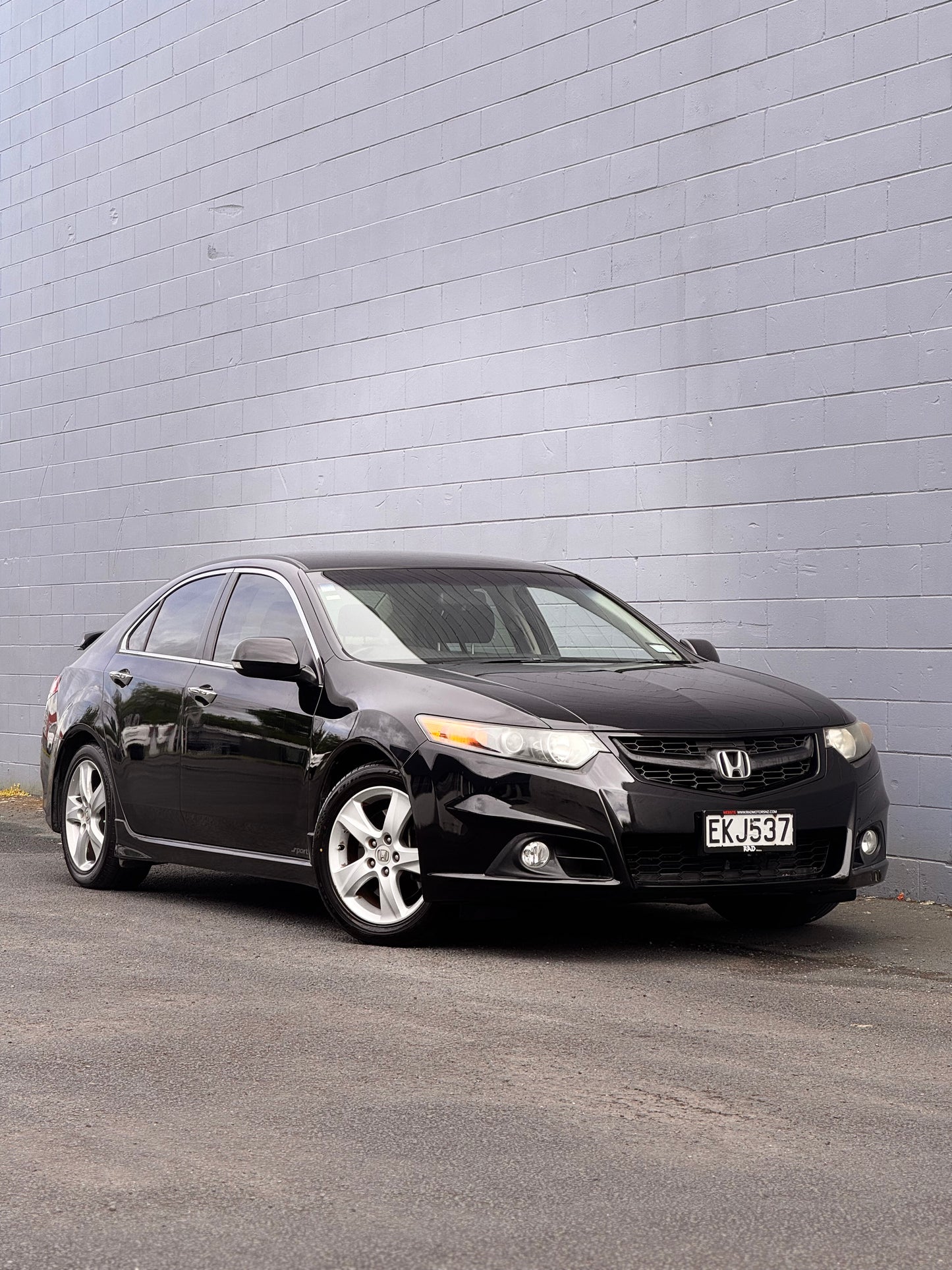 Honda Accord - 6 Speed Manual!