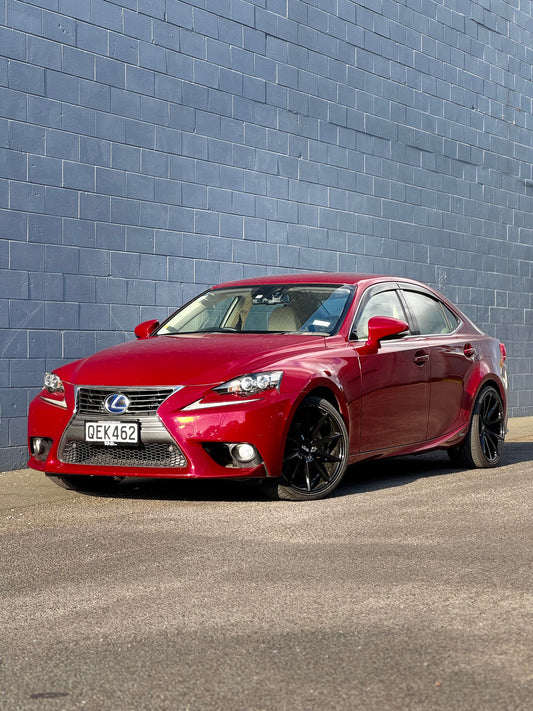 Lexus IS300H - Hybrid!