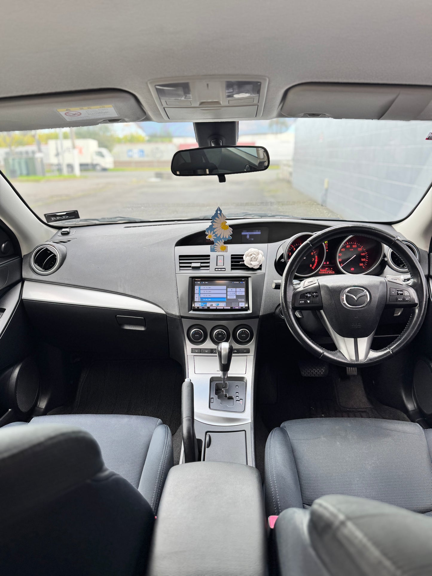 Mazda Axela - 2L!